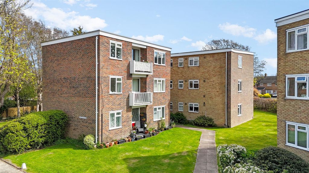 Property photo 1 of 18 Sunningdale Court 42-001.Jpg