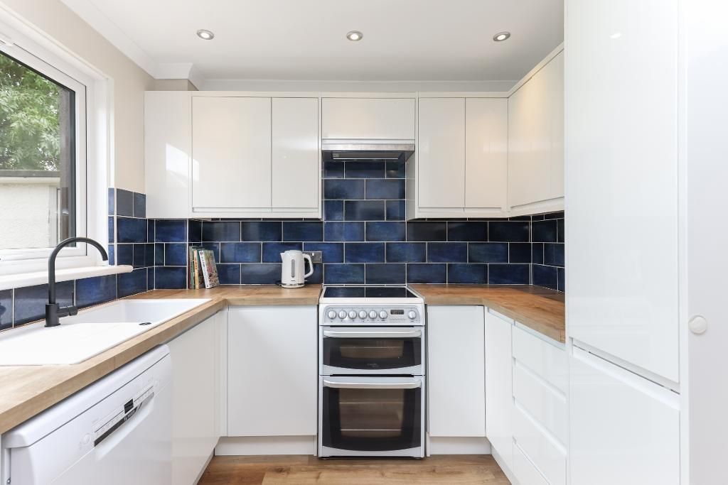 Property photo 3 of 20 Kitchen