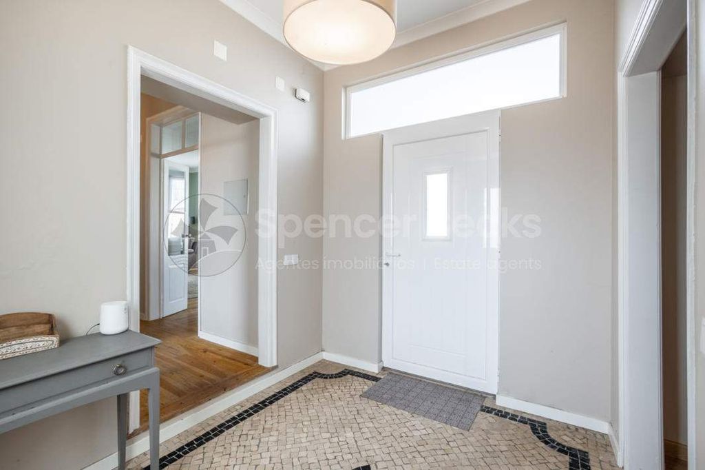 Property photo 2 of 39