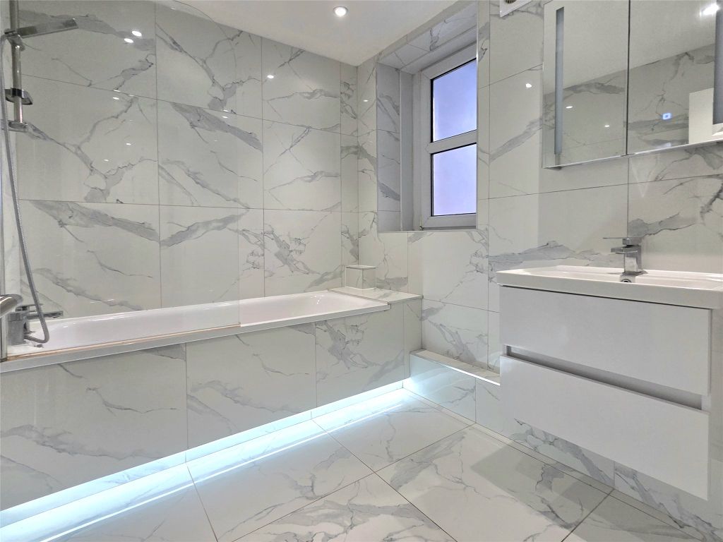 Property photo 3 of 8 Picture No. 05