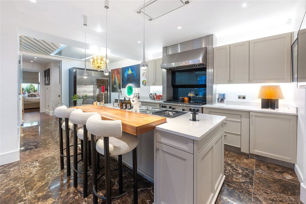 Property photo 1 of 17 Kitchen