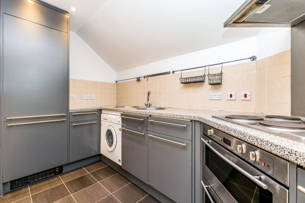 Property photo 3 of 10 Kitchen