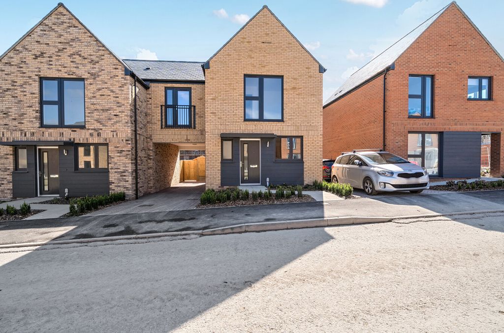 Property photo 1 of 12 1436236-20-69c3d7...