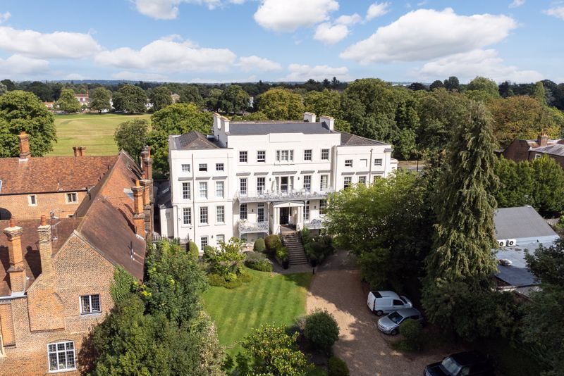 Property photo 2 of 15 Rotary Court, Hampton Court Road, East Molesey
