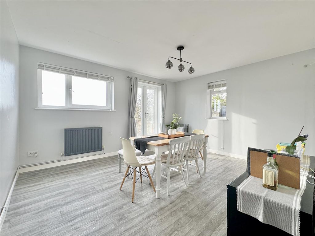 Property photo 3 of 29