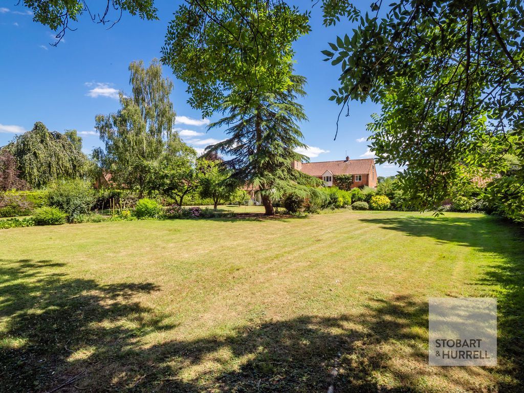 Property photo 3 of 44 Distant Front