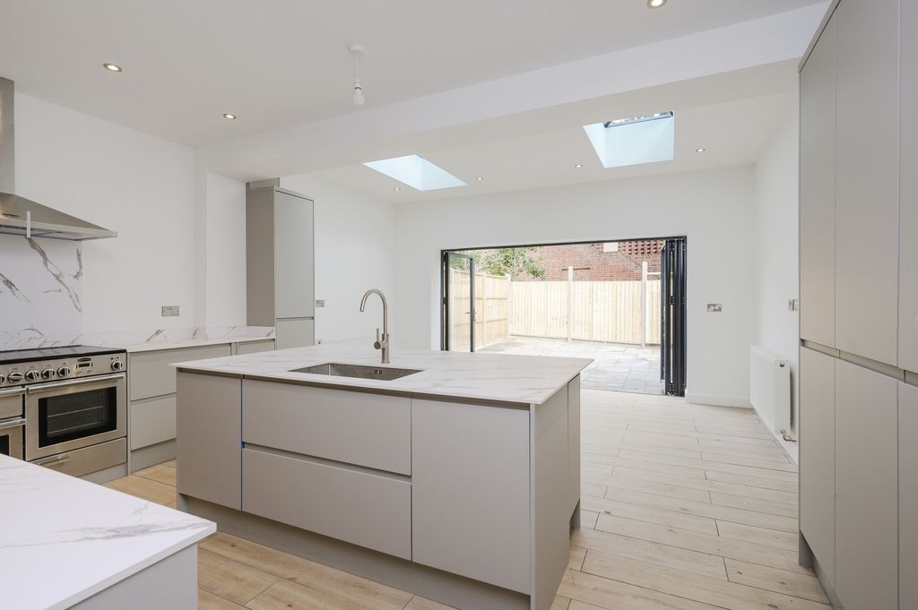 Property photo 2 of 15 Picture No. 20
