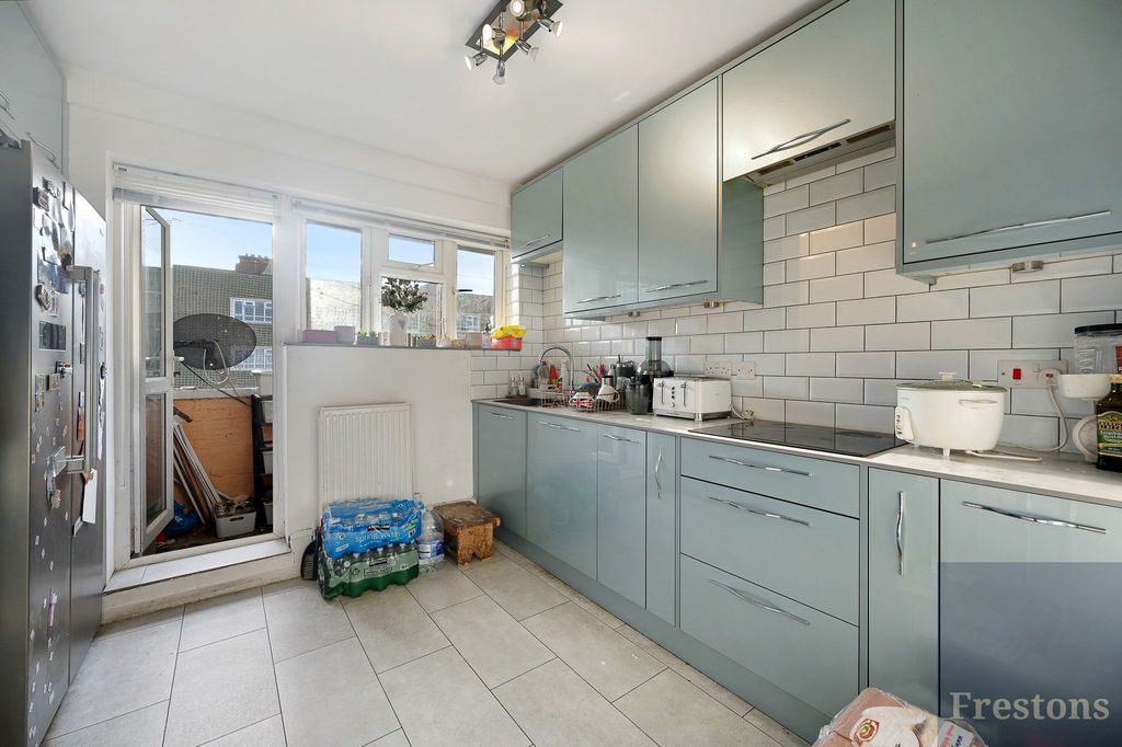 Property photo 2 of 11