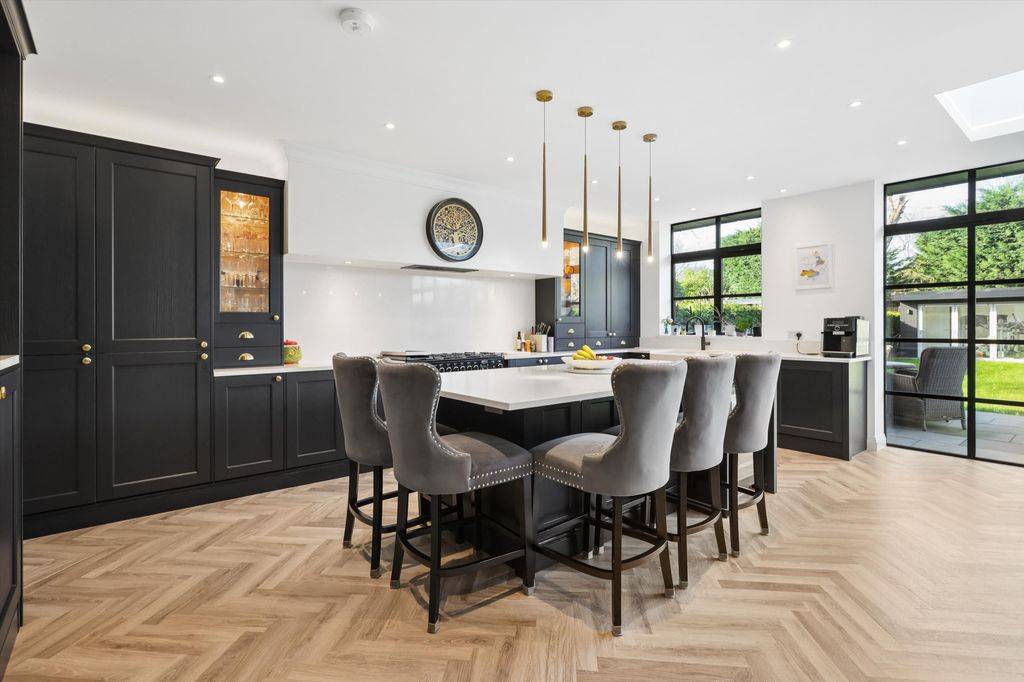 Property photo 2 of 20 Image