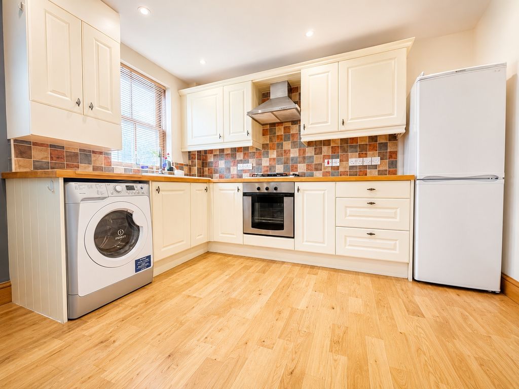 Property photo 3 of 7 Kitchen