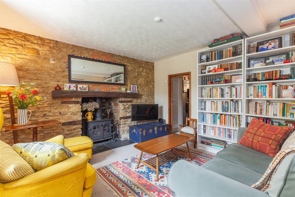 Property photo 3 of 12 283696.Jpg