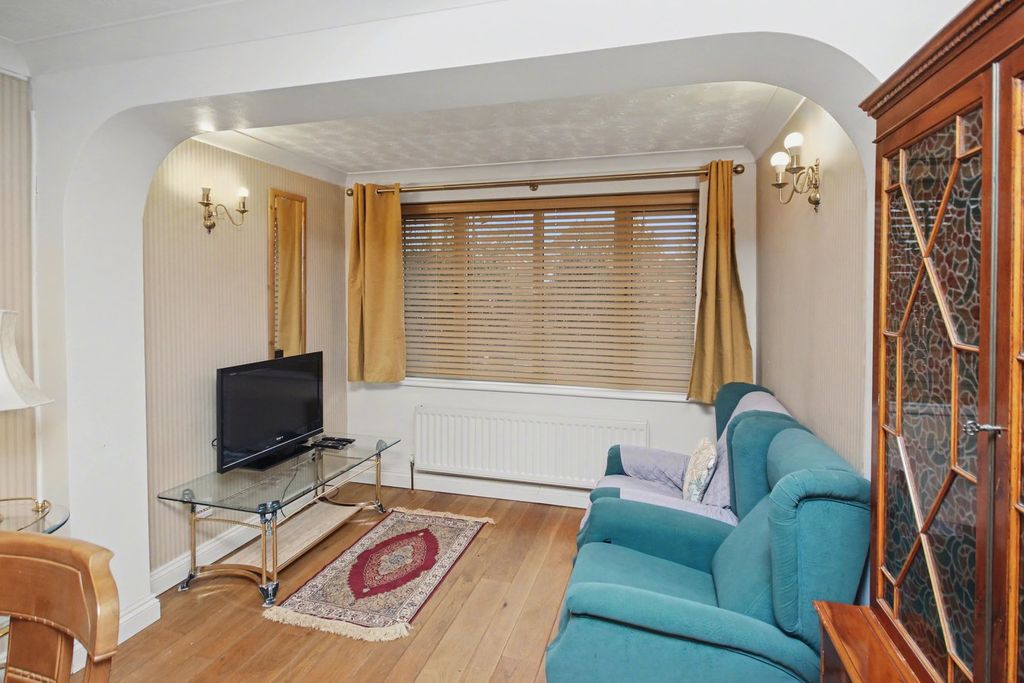 Property photo 3 of 20