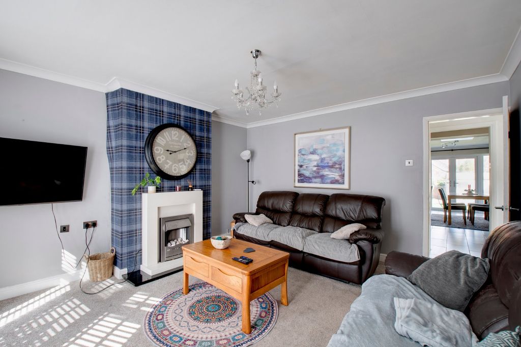 Property photo 2 of 17 Picture No. 24