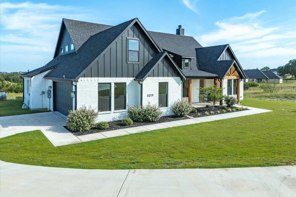 Property photo 1 of 30