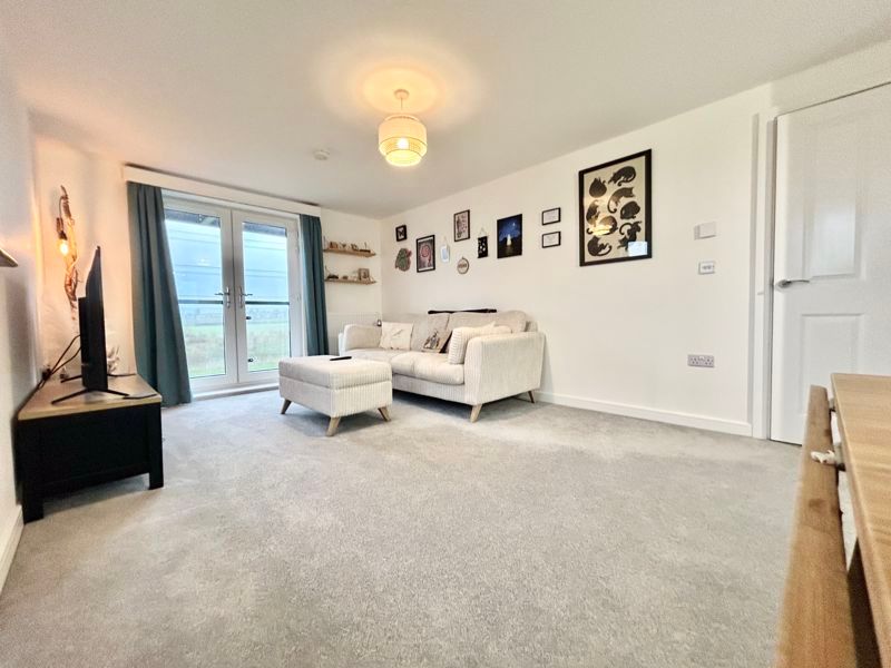 Property photo 2 of 8 Lounge