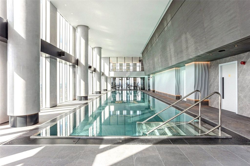 Property photo 3 of 25 Swimming Pool