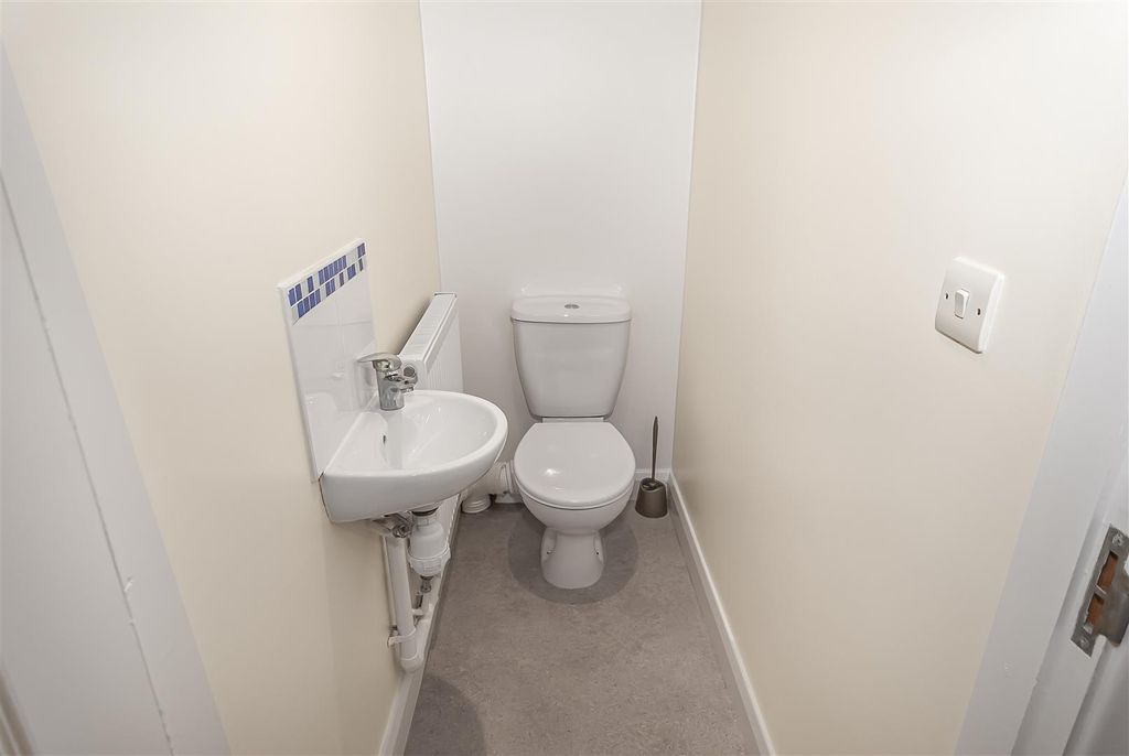 Property photo 3 of 16 2025-10-08 10.49.49.Jpg