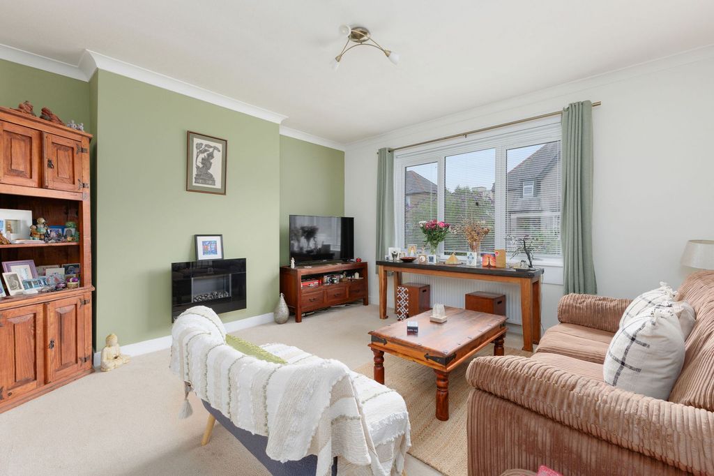 Property photo 3 of 27
