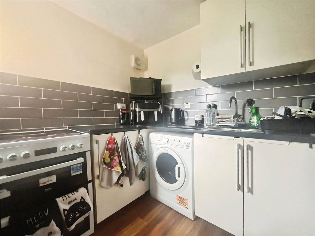Property photo 2 of 6 Picture No. 26