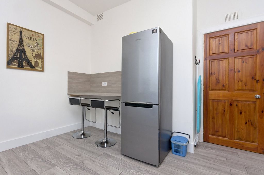 Property photo 3 of 8 Photo 3