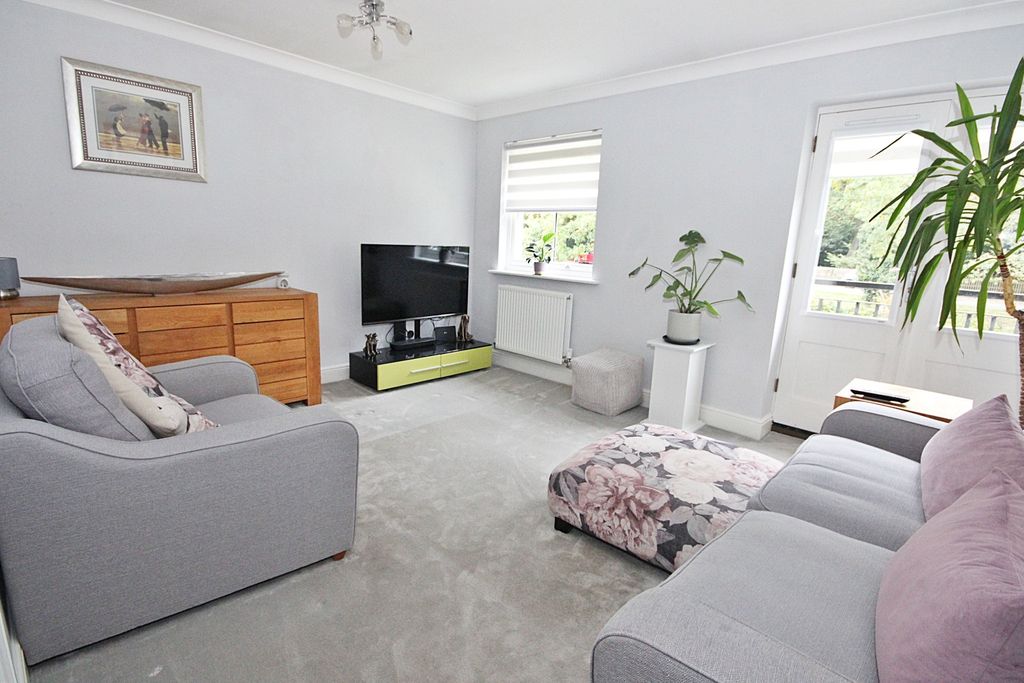 Property photo 3 of 11 4619223