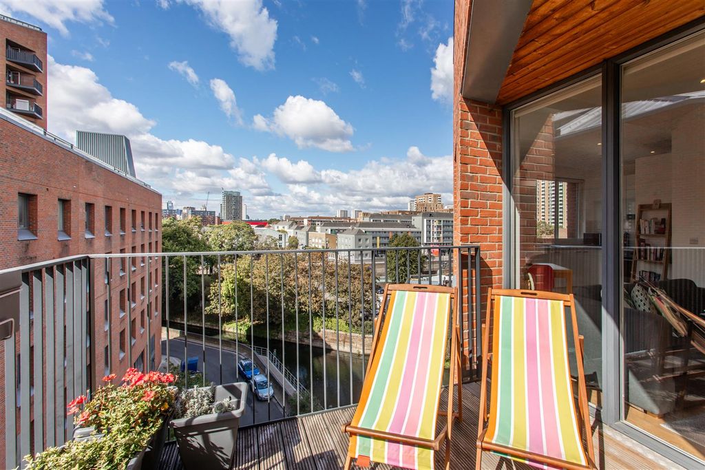 Property photo 3 of 15 Balcony