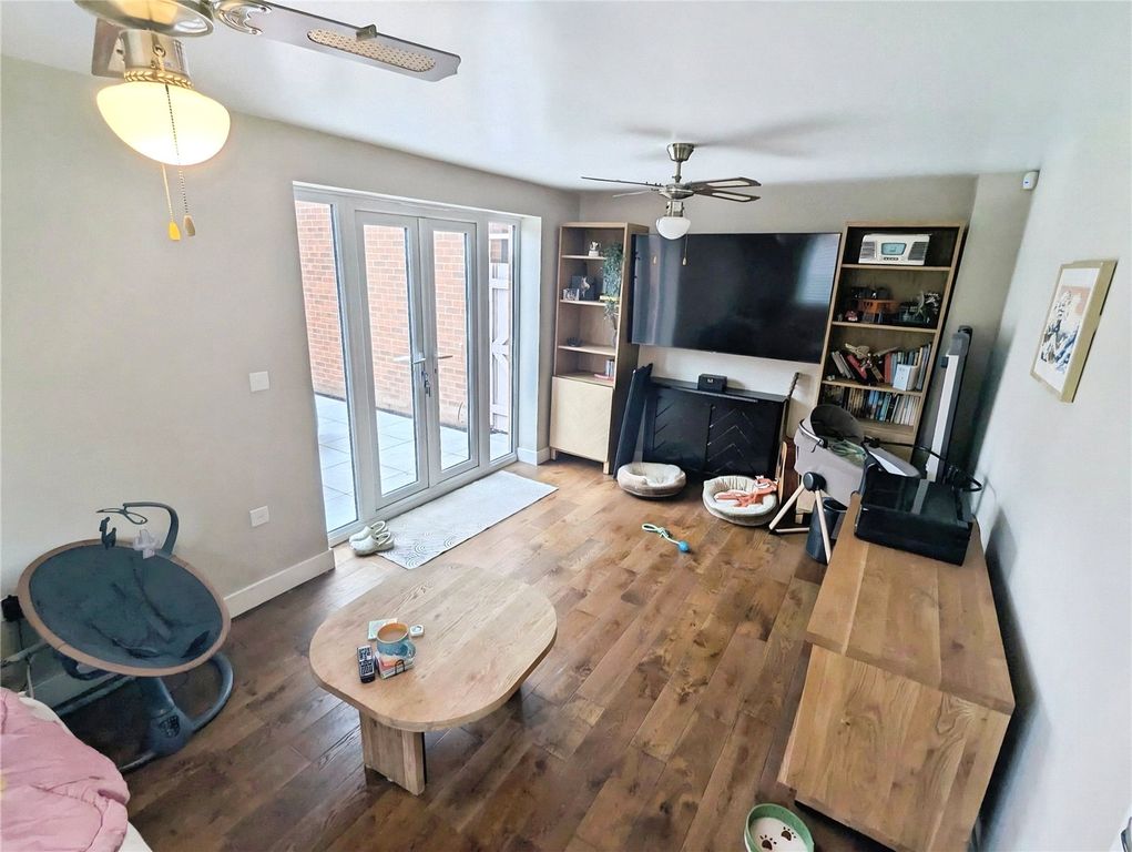 Property photo 2 of 13 Lounge