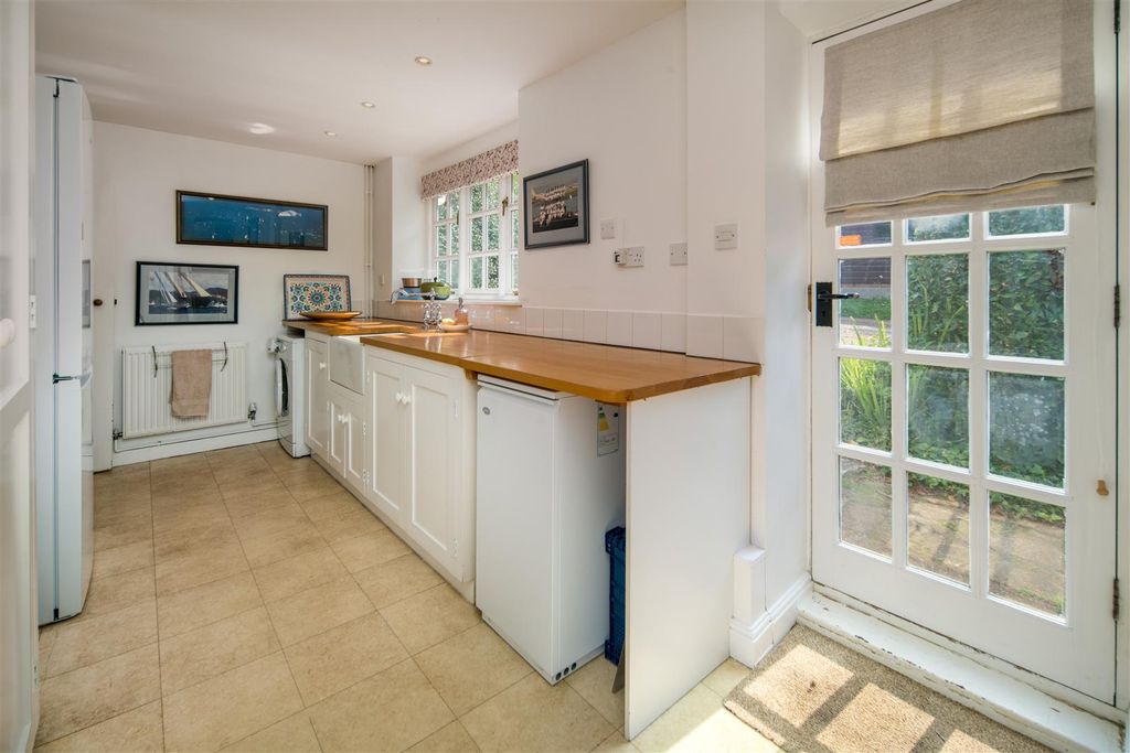 Property photo 3 of 18