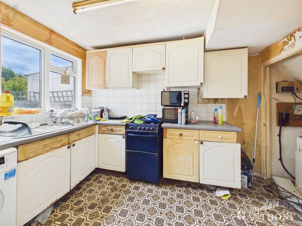 Property photo 2 of 10 Cam03852G0-Pr0661-Still001