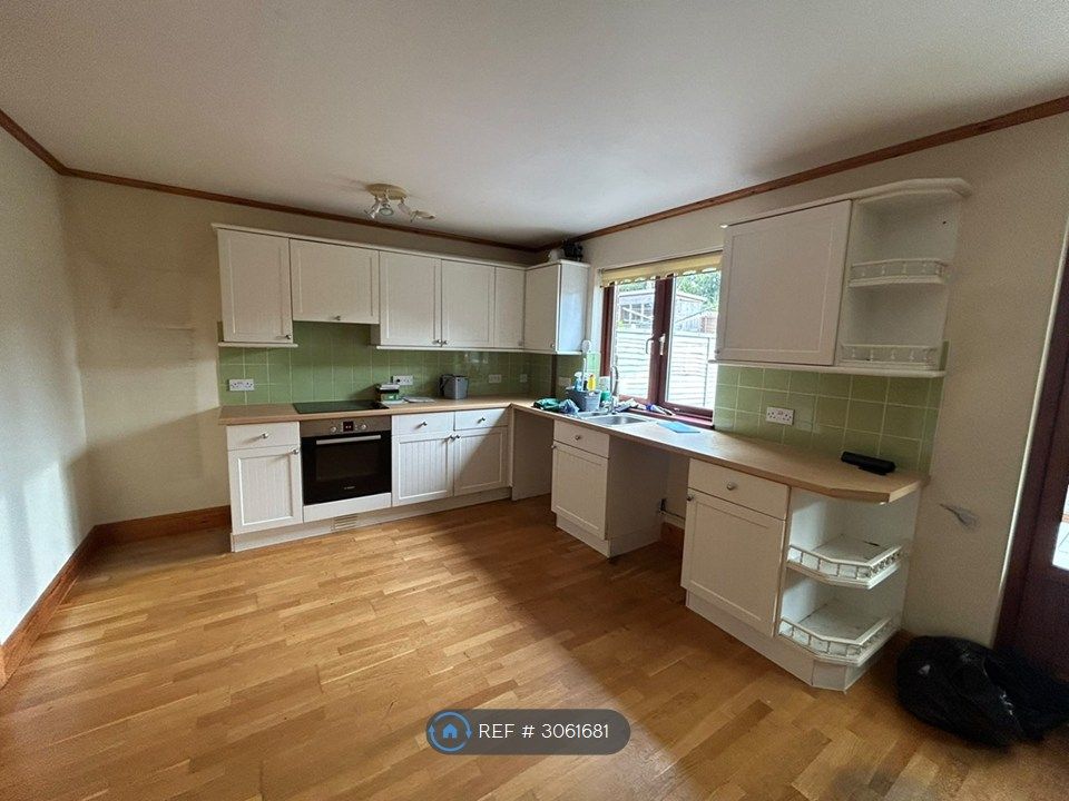 Property photo 3 of 13 Kitchen