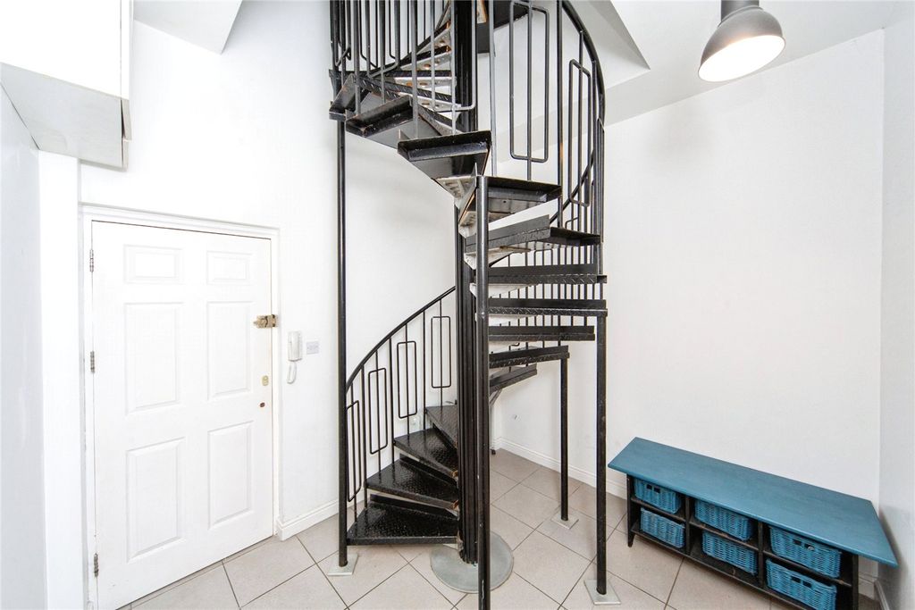 Property photo 2 of 28 Picture No. 10