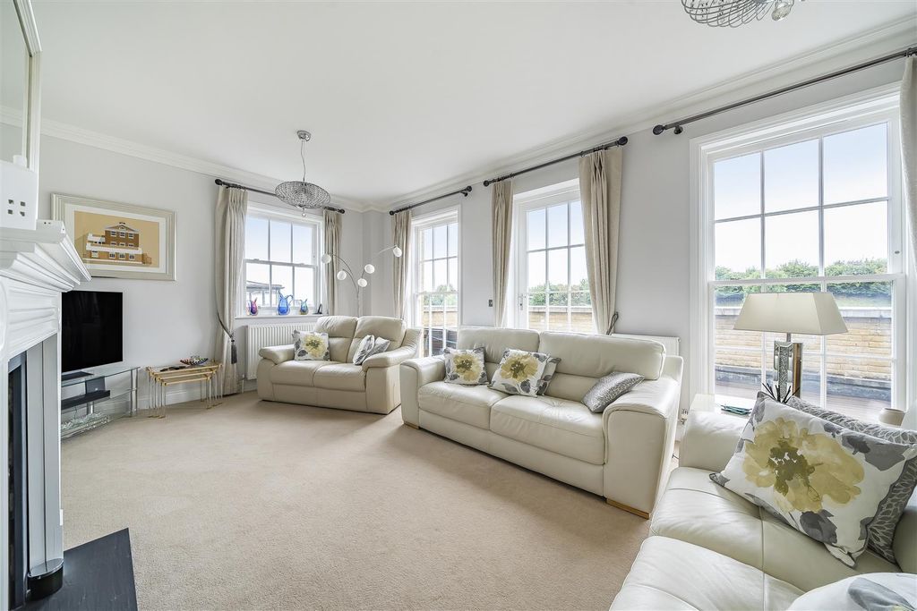 Property photo 3 of 26 Sitting Room