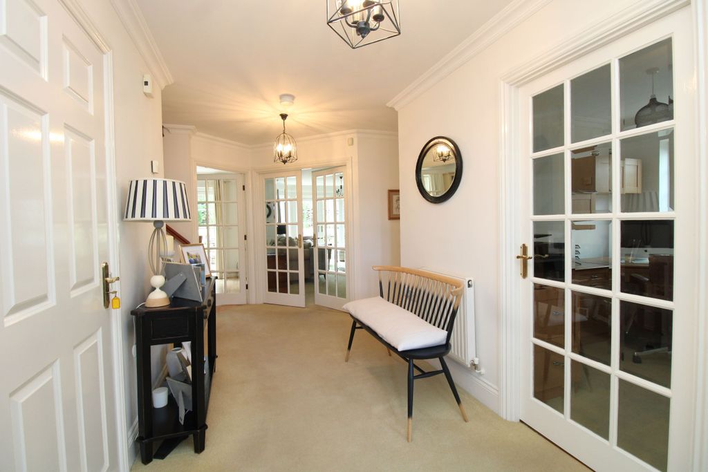 Property photo 2 of 28