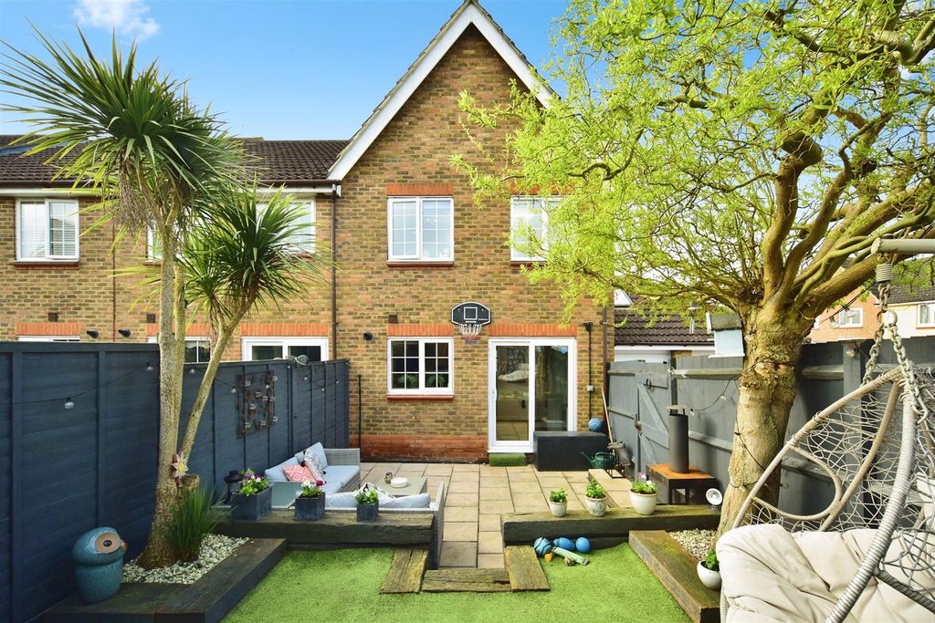 Property photo 2 of 17 Garden (Alt)