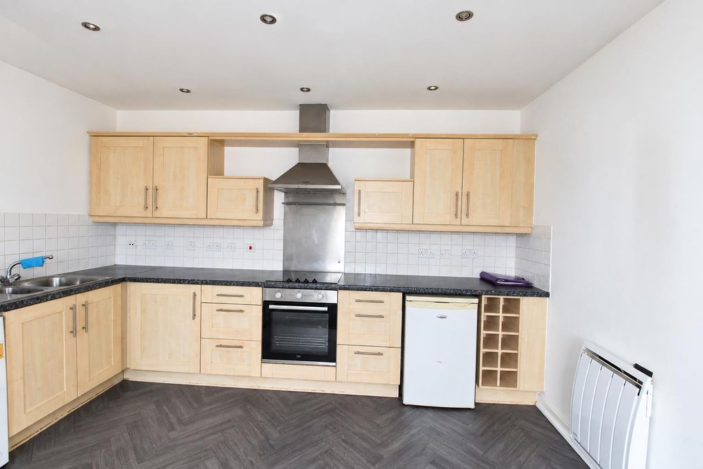 Property photo 2 of 8 Kitchen