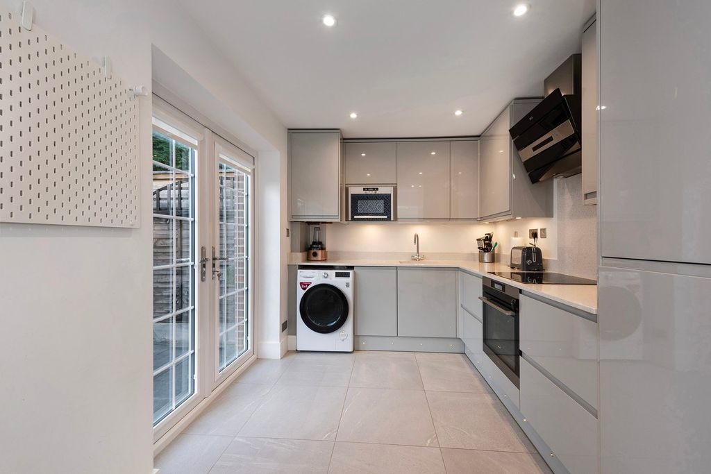 Property photo 2 of 20 Kitchen