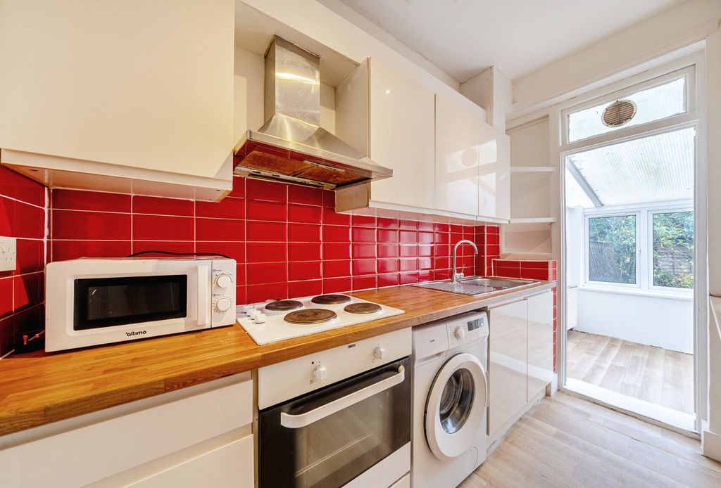 Property photo 2 of 20 1388469-12-693816...