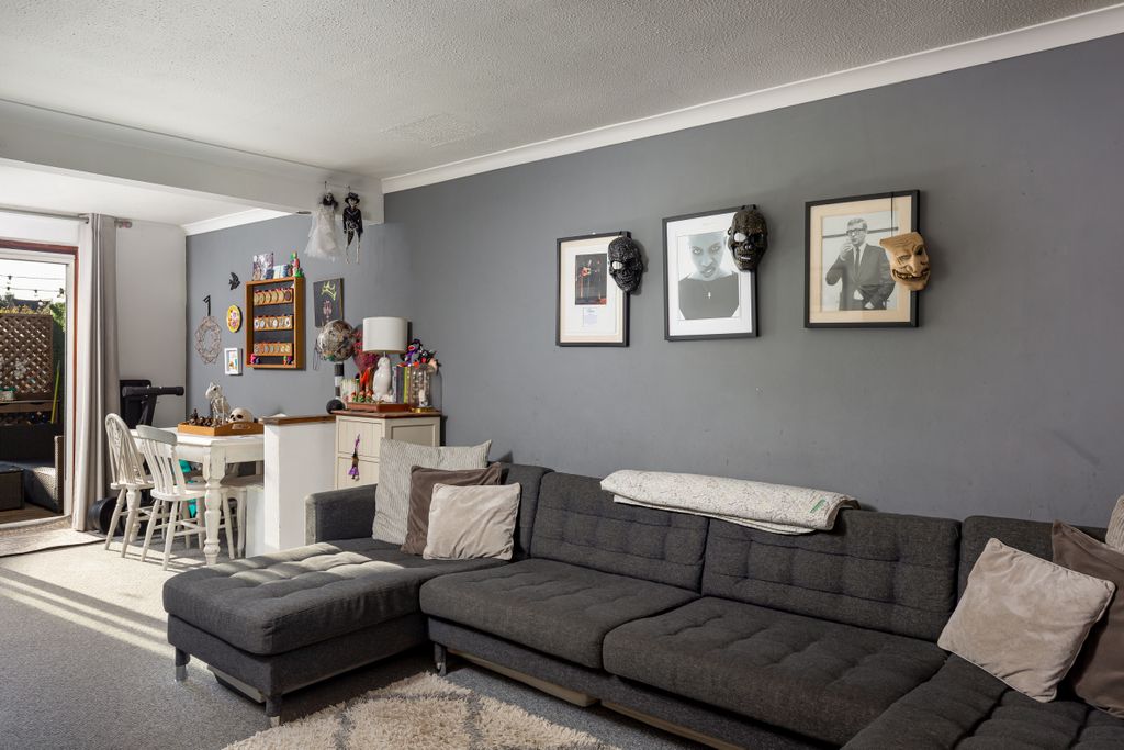 Property photo 3 of 11 Picture No. 12