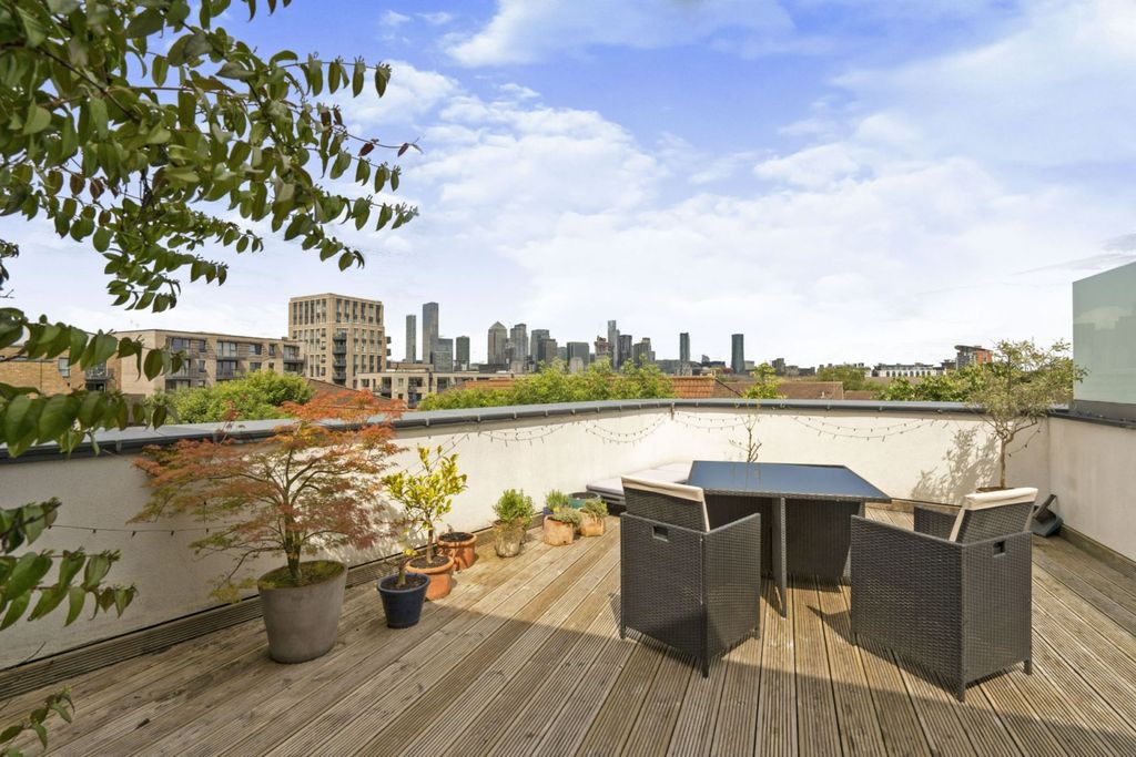 Property photo 1 of 18 Roof Terrace
