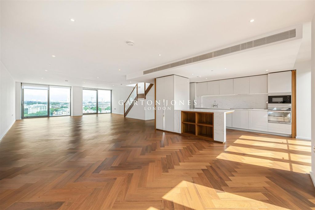 Property photo 1 of 32 Reception