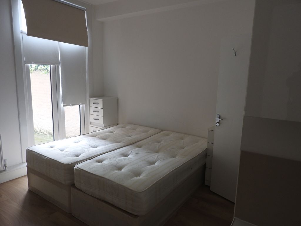 Property photo 3 of 6 Main Room