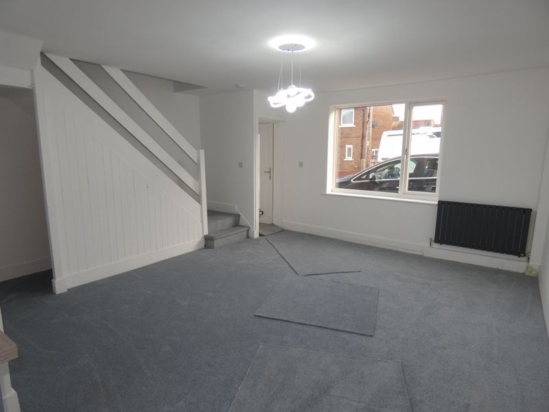 Property photo 3 of 11 Lounge