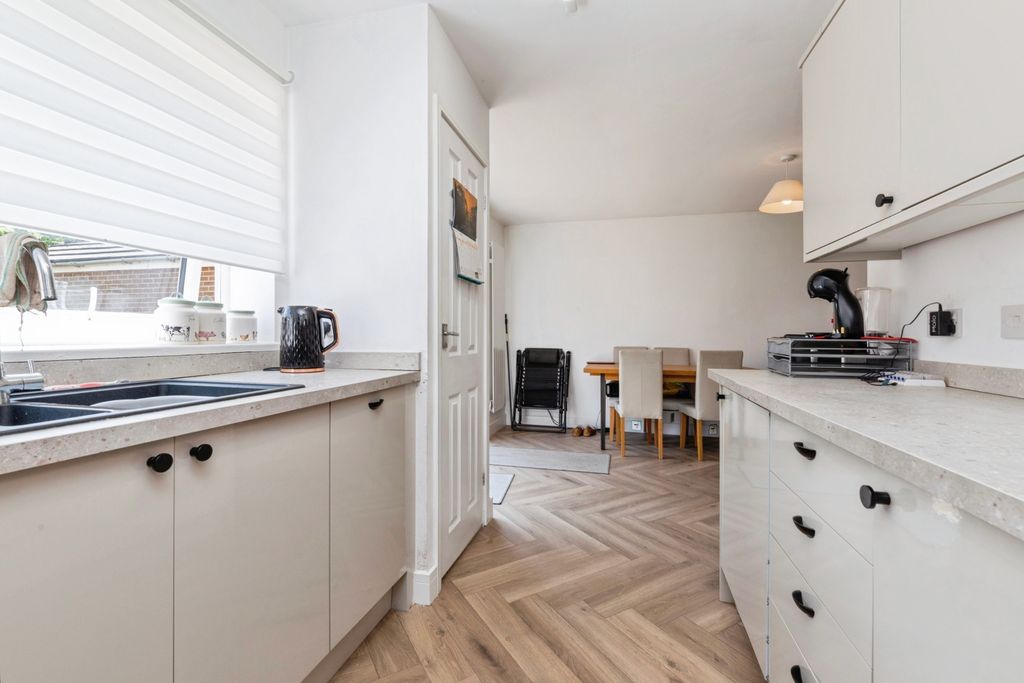 Property photo 3 of 20 Kitchen