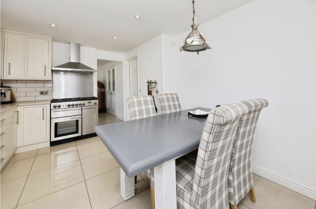 Property photo 3 of 27