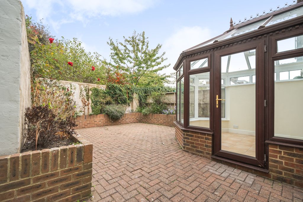 Property photo 2 of 11