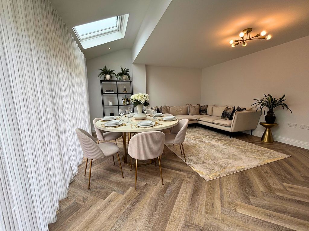 Property photo 3 of 27 Dining Area