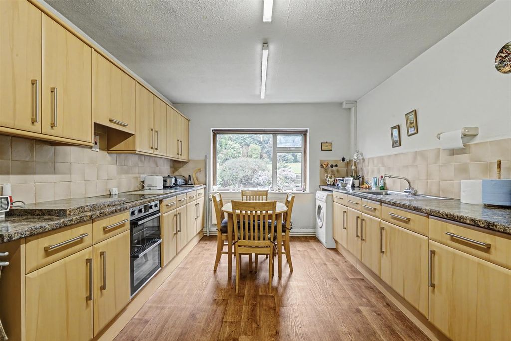 Property photo 3 of 25 Breakfast Kitchen