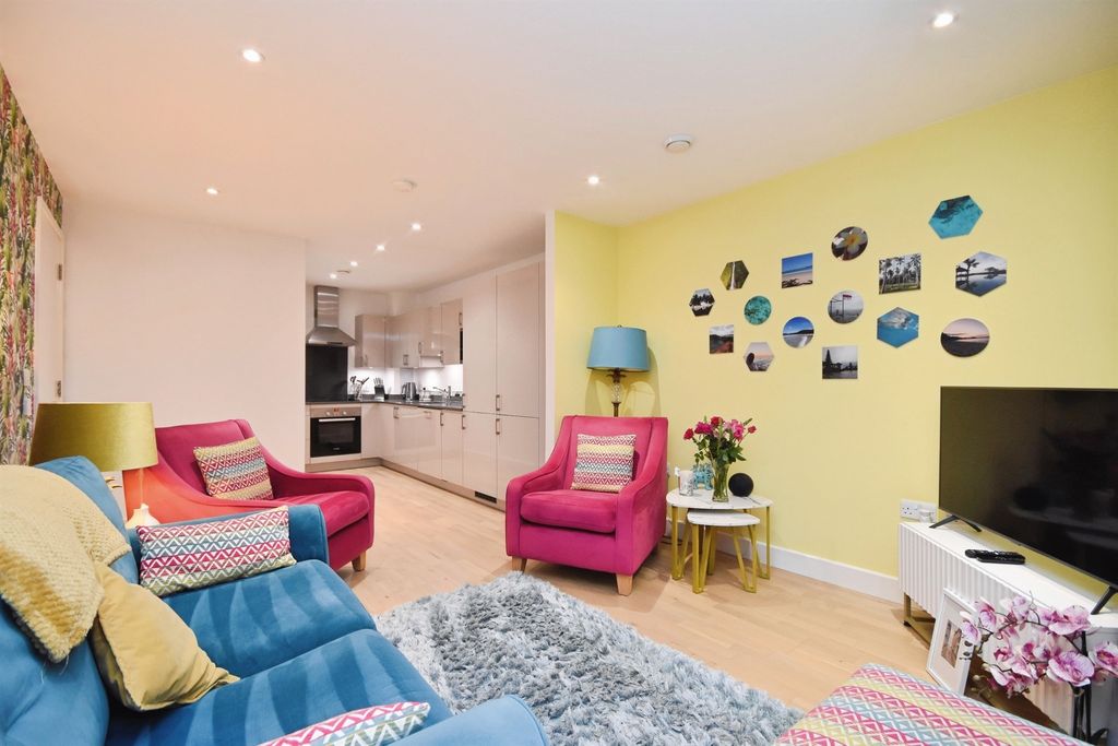 Property photo 3 of 19