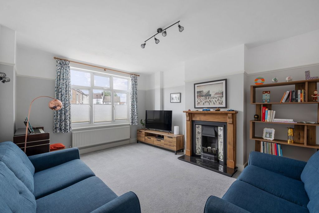 Property photo 2 of 18