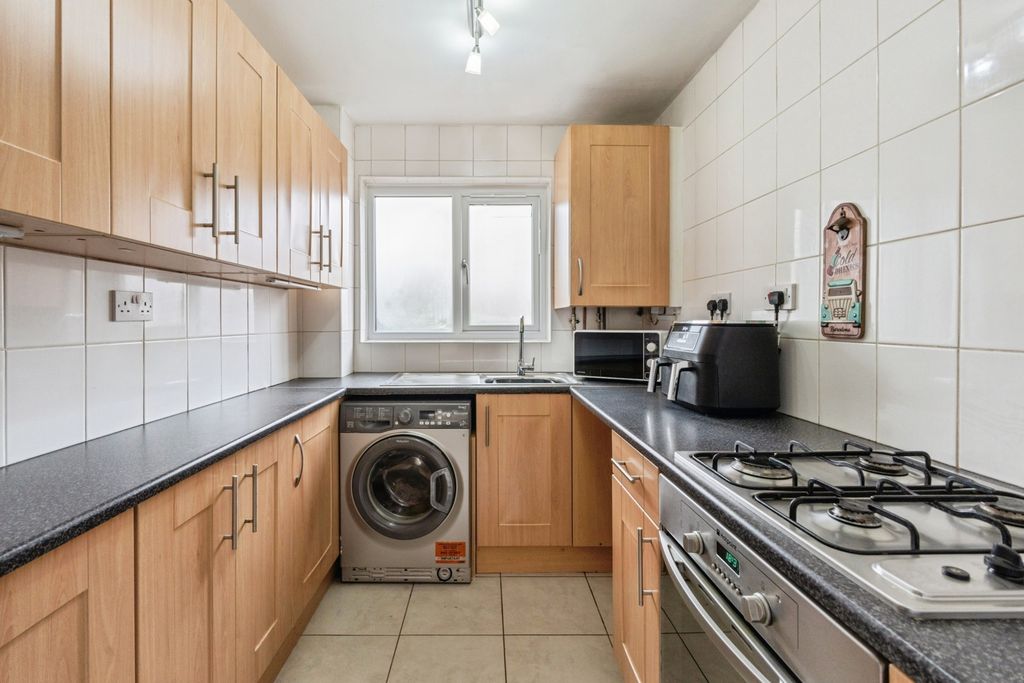 Property photo 3 of 14 Kitchen